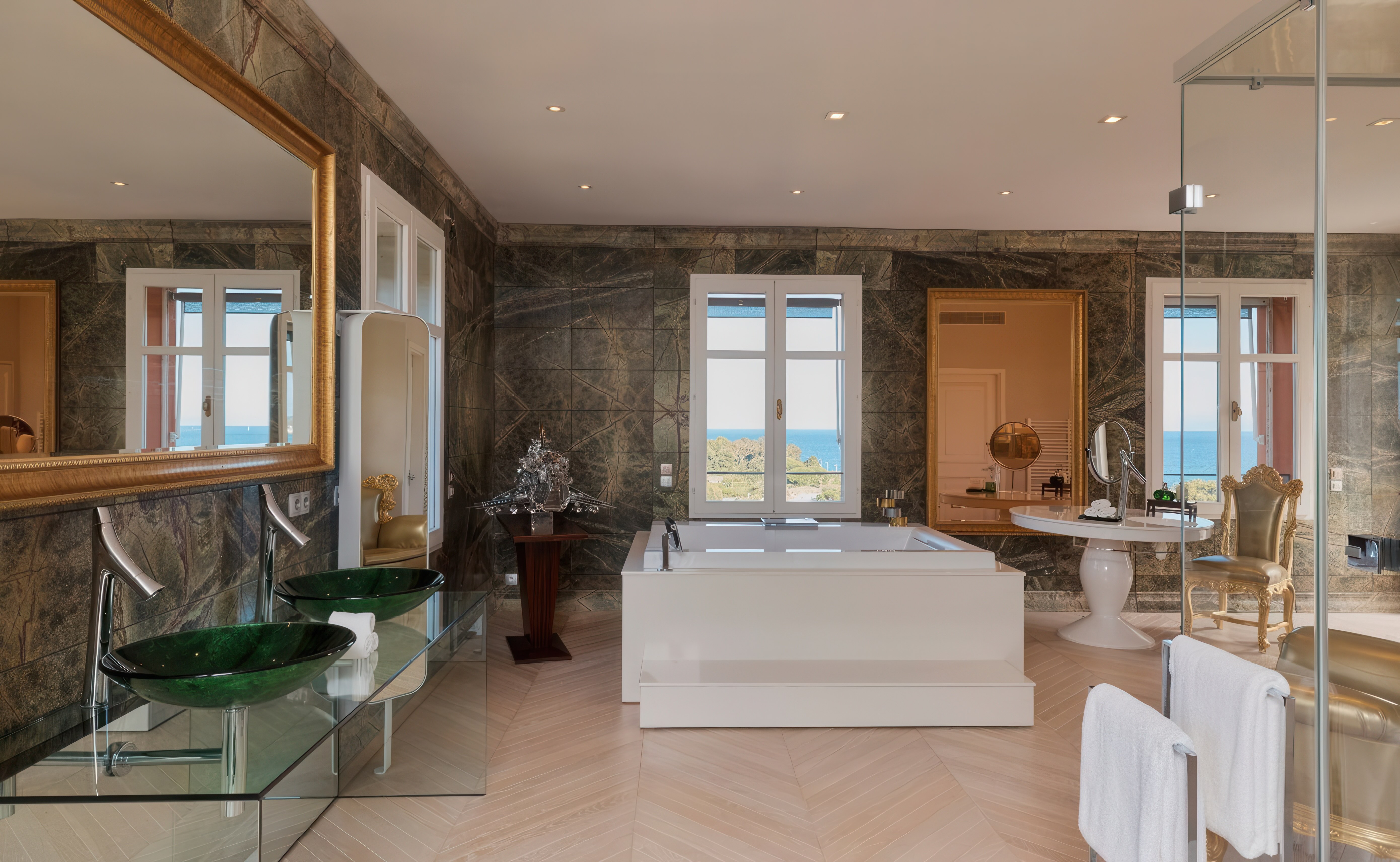 como-suite-bathroom.jpeg