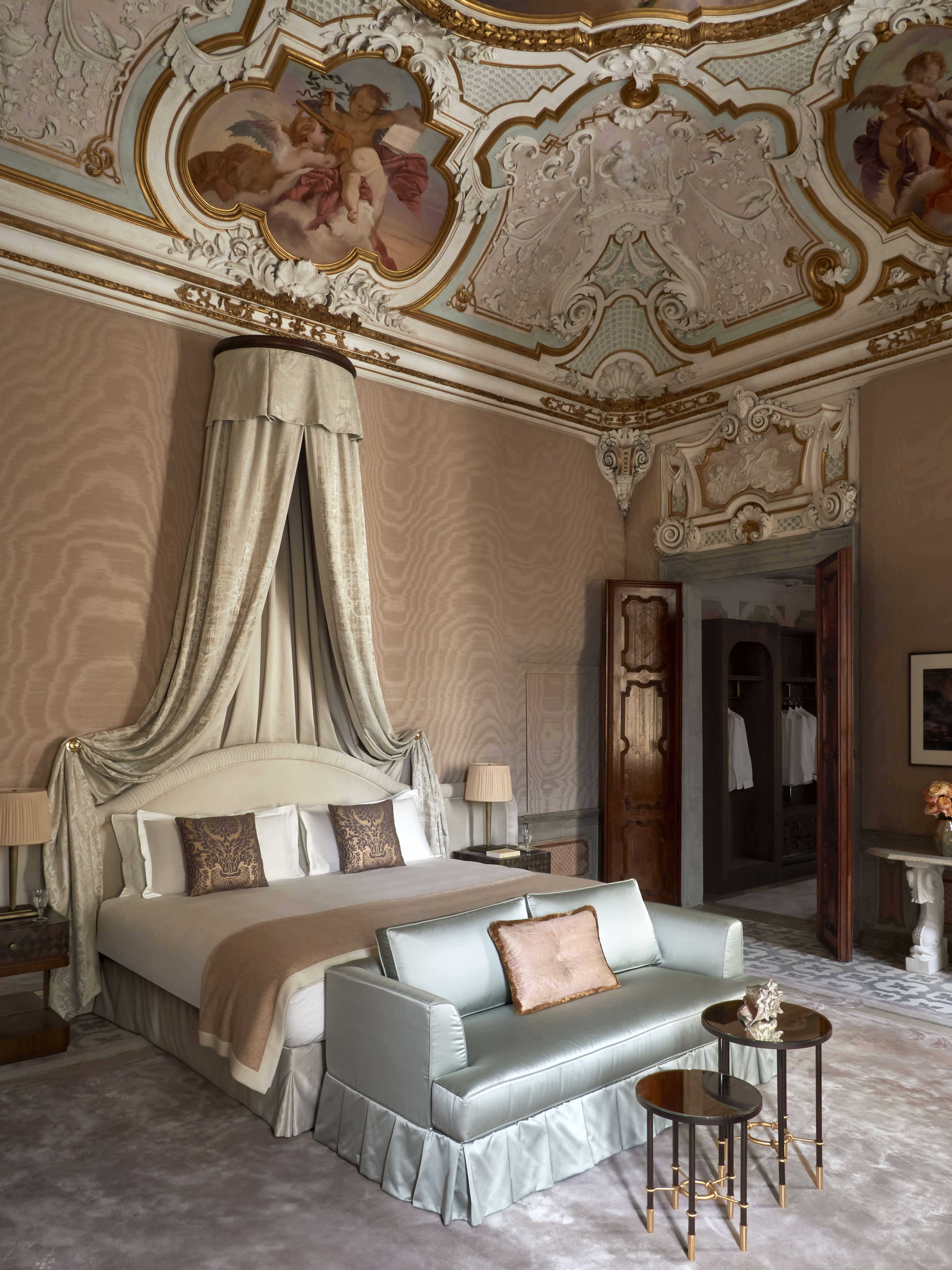 Image of the Colori Persi Suite, image courtesy of Orient Express Venezia, Giulio Ghirardi