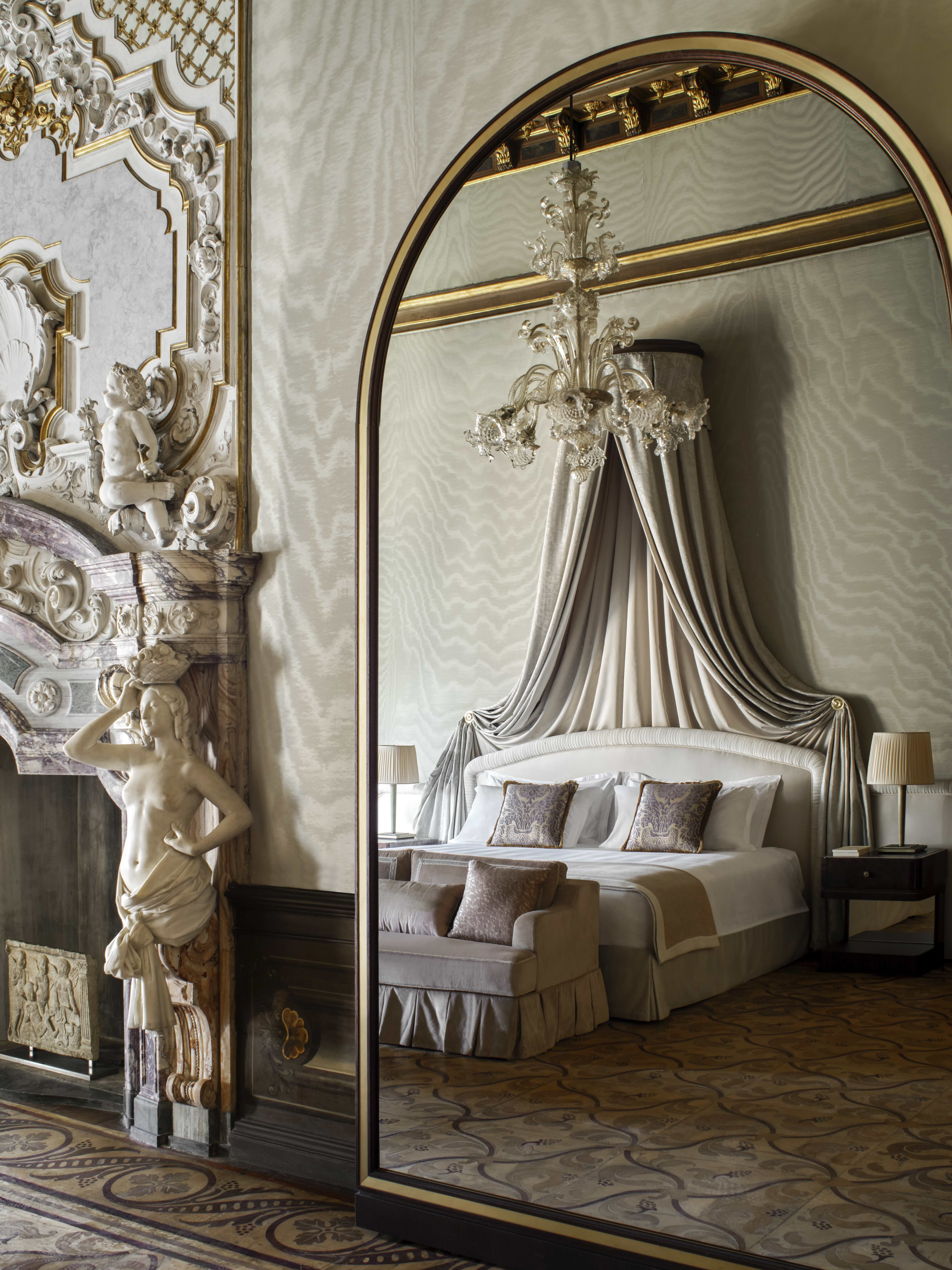 Image of Orient Express Suite accommodation, image courtesy of Orient Express Venezia, Giulio Ghirardi