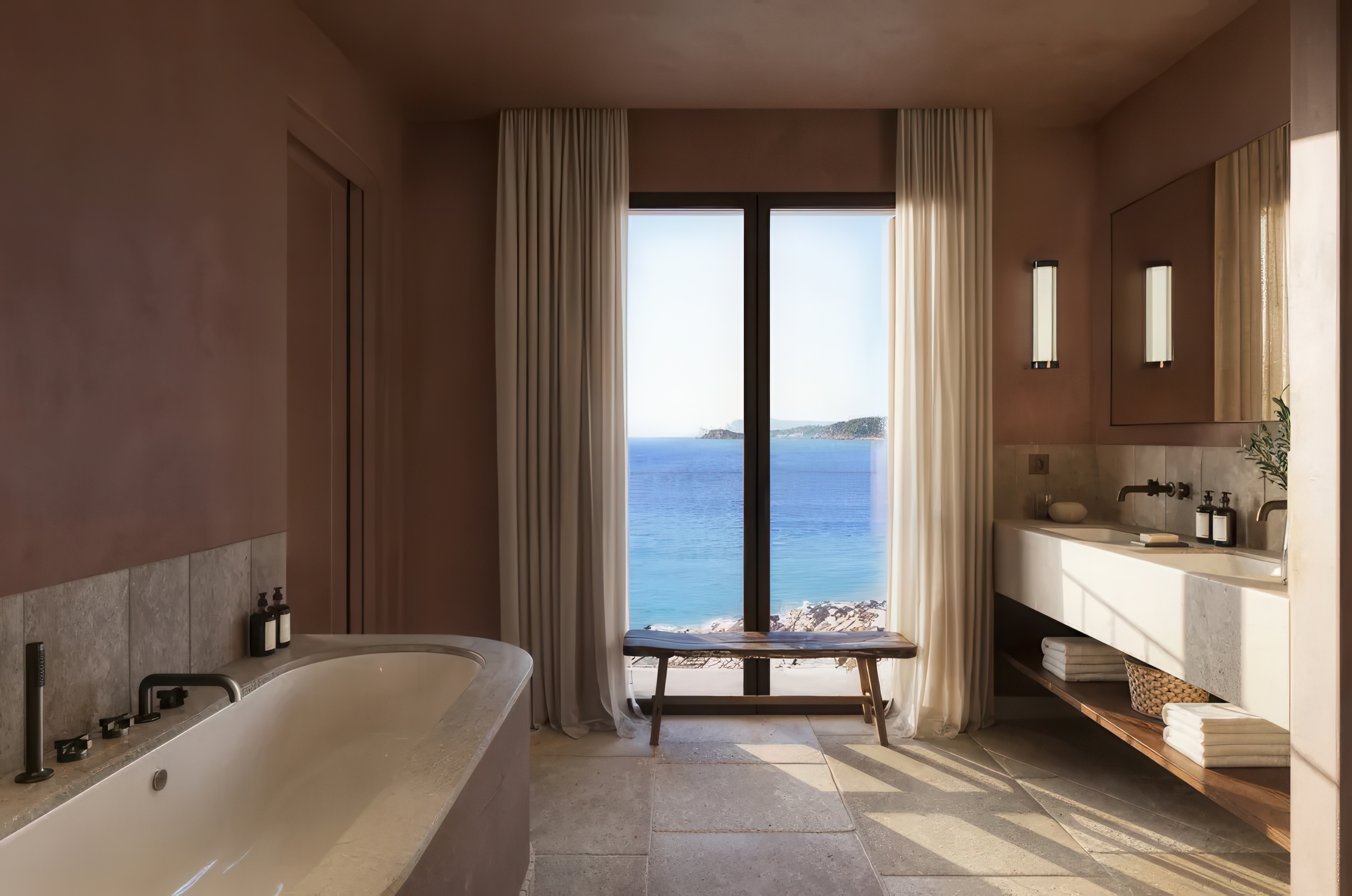 image of a Suite Bathroom, image courtesy of Zannier Île de Bendor