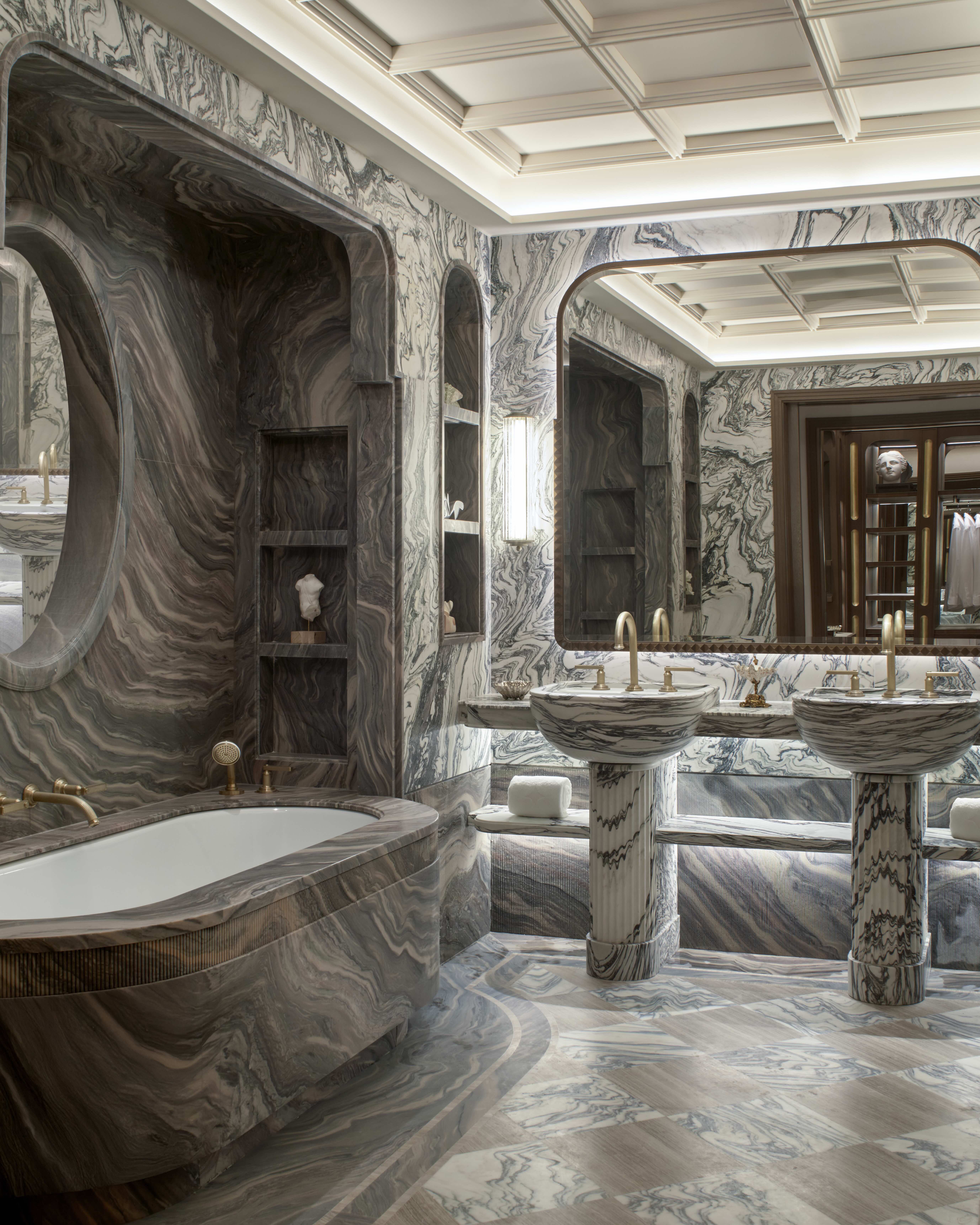 image of a Suite Bathroom, image courtesy of Orient Express Venezia, Giulio Ghirardi