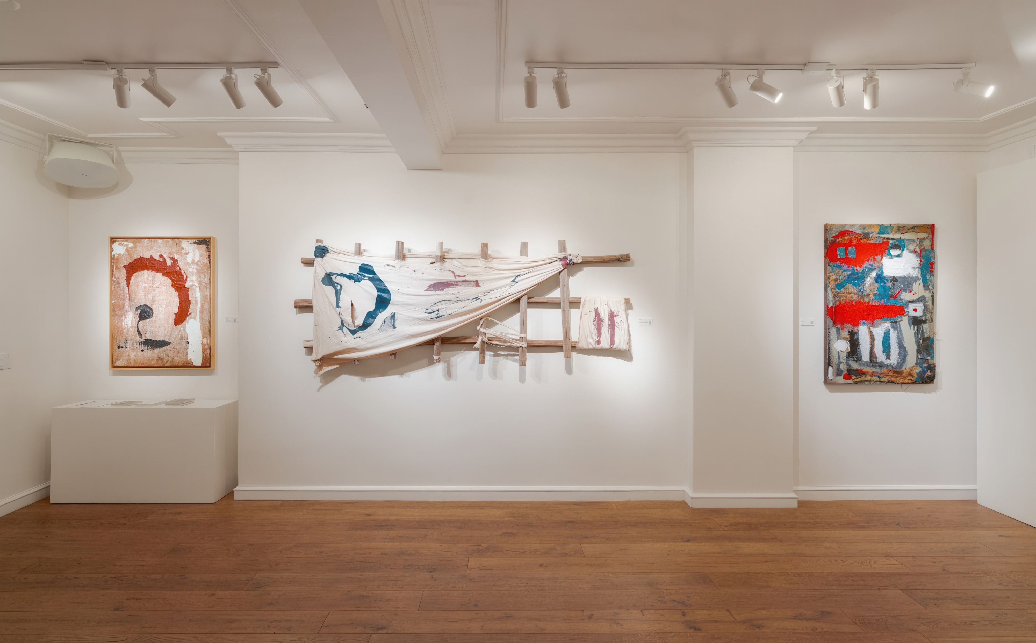 Image of Gallery 33 inside The Georgian Hotel, image courtesy of Hyatt, Douglas Friedman