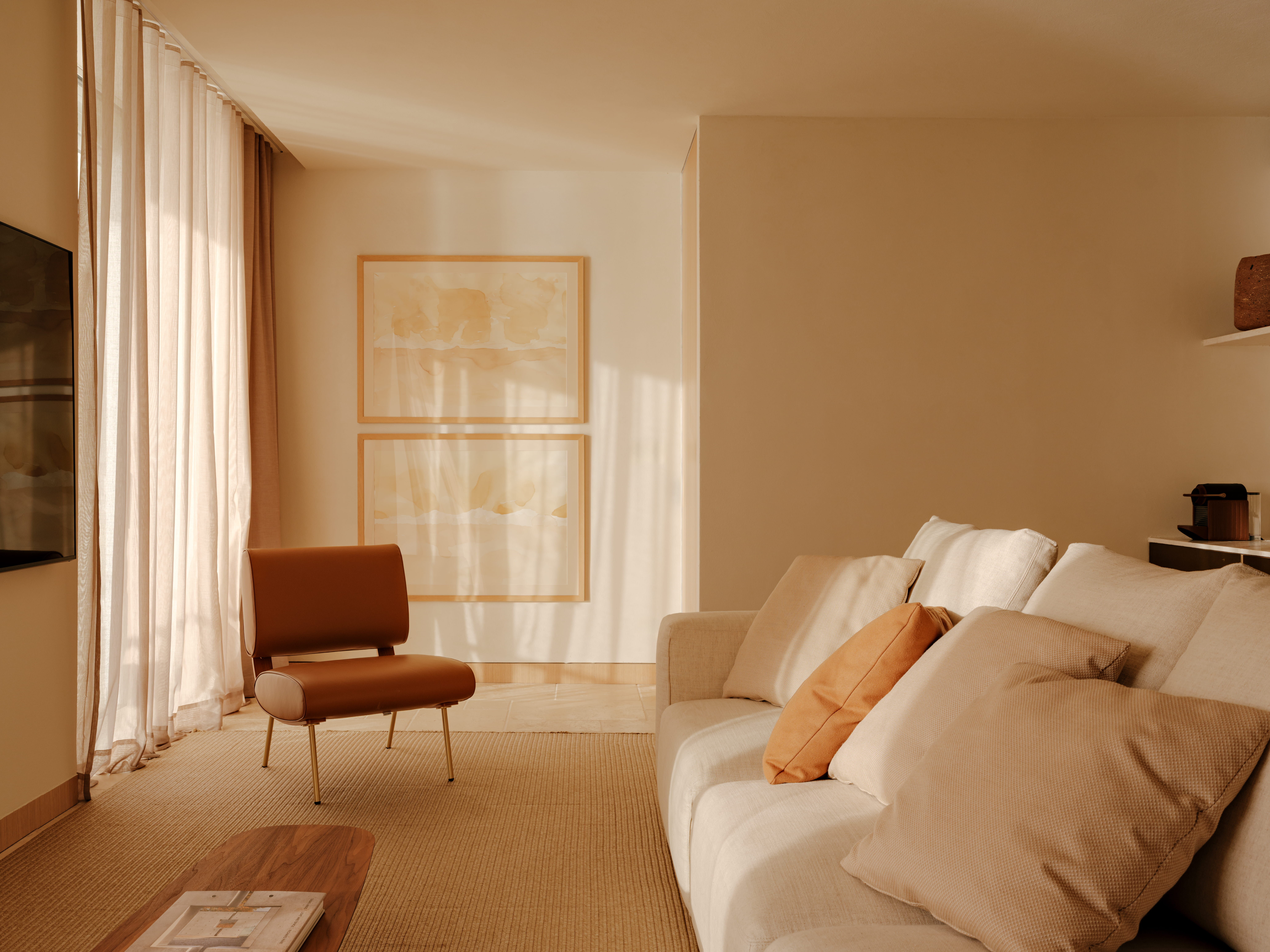 image of Suite Interior by Studio Arthur Casas, image courtesy of Fran Parente