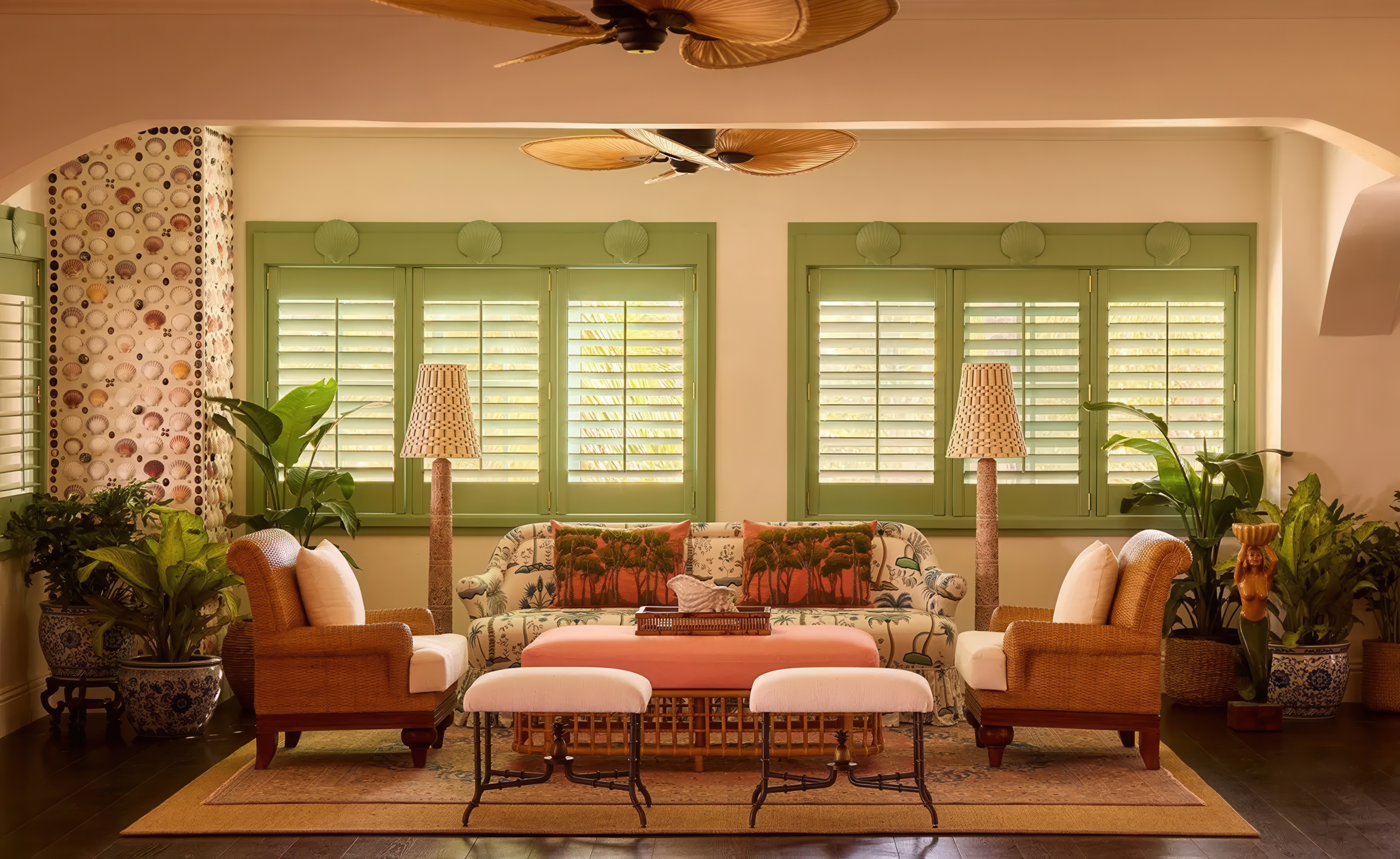 Image of the Lobby Lounge, image courtesy of Coral Sands Inn & Cottages