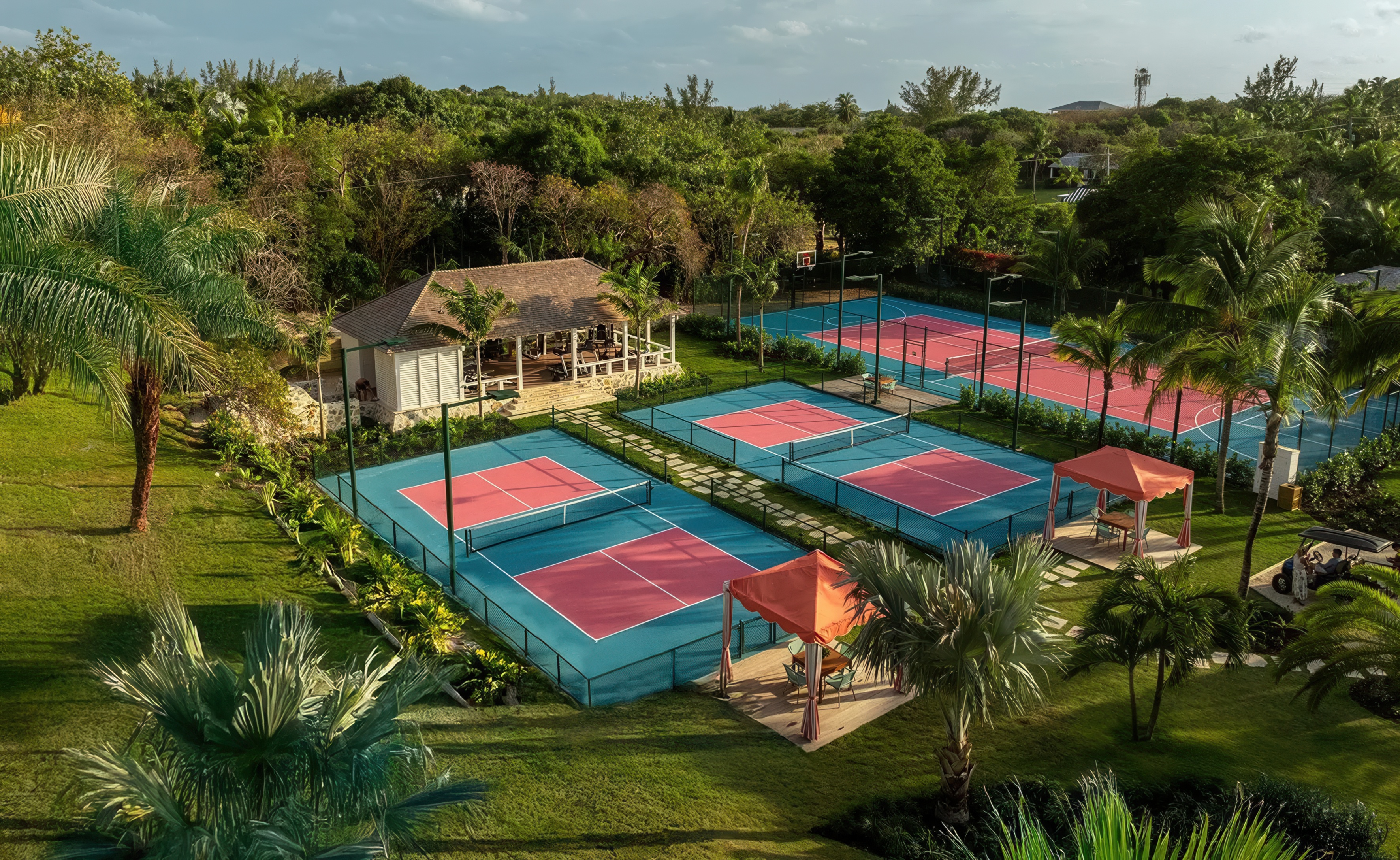 Image of the Sport Courts, image courtesy of Coral Sands Inn & Cottages