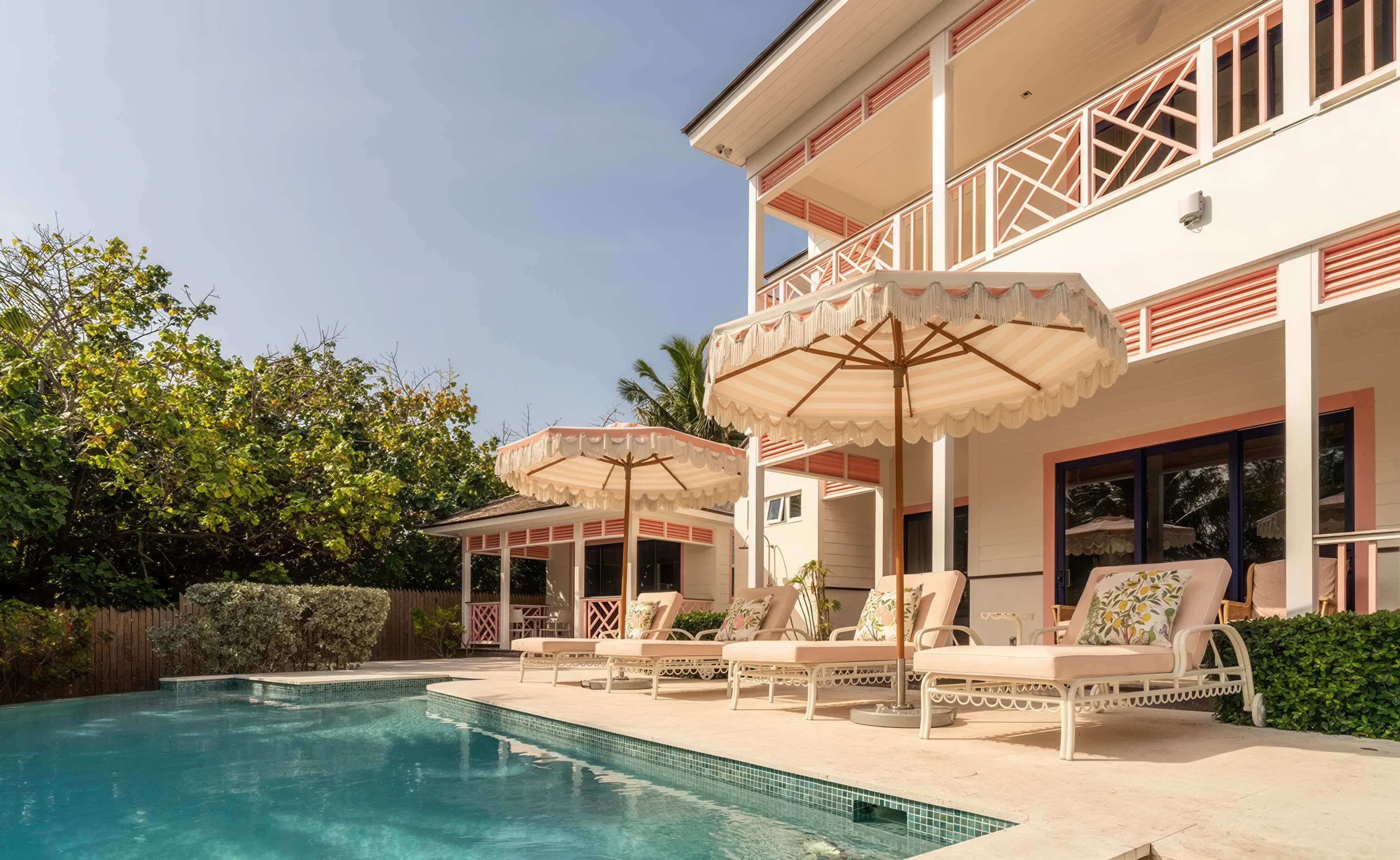 Image of Brett's Home Exterior, image courtesy of Coral Sands Inn & Cottages