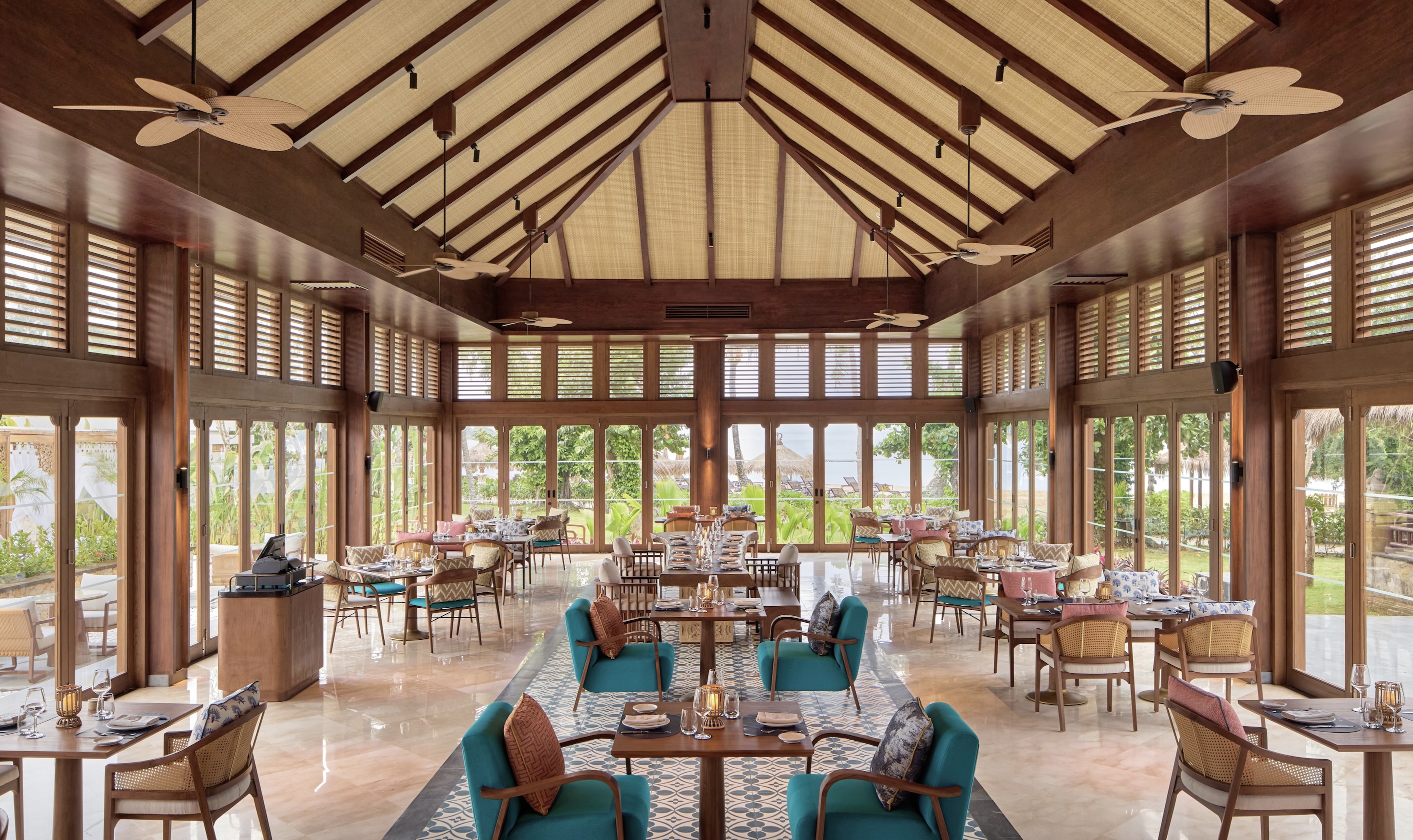 image of a Dining Venue image courtesy of Paradisus by Meliá