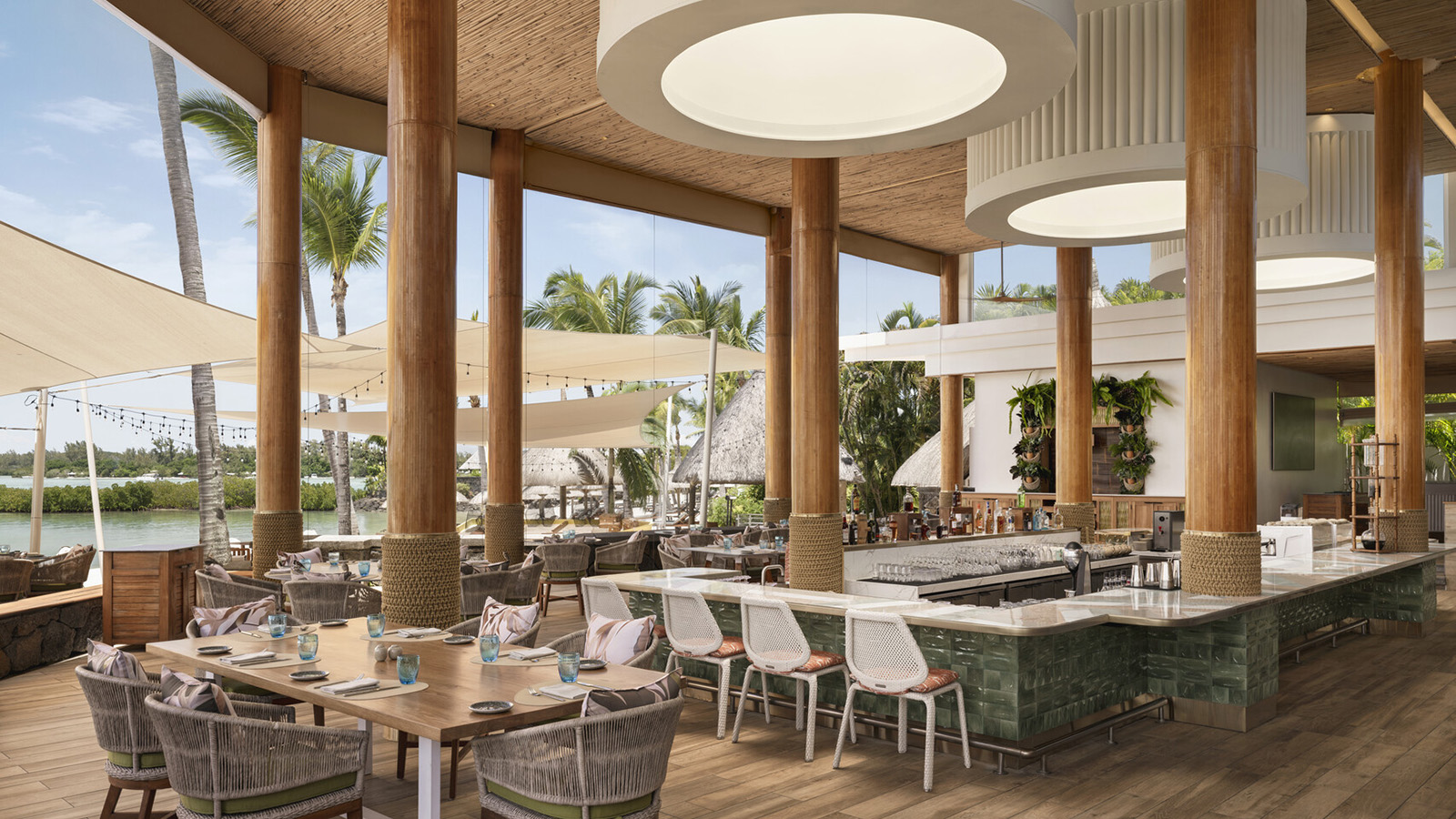 Image of dining venue Chaloupe, image courtesy of Four Seasons Resort Mauritius at Anahita