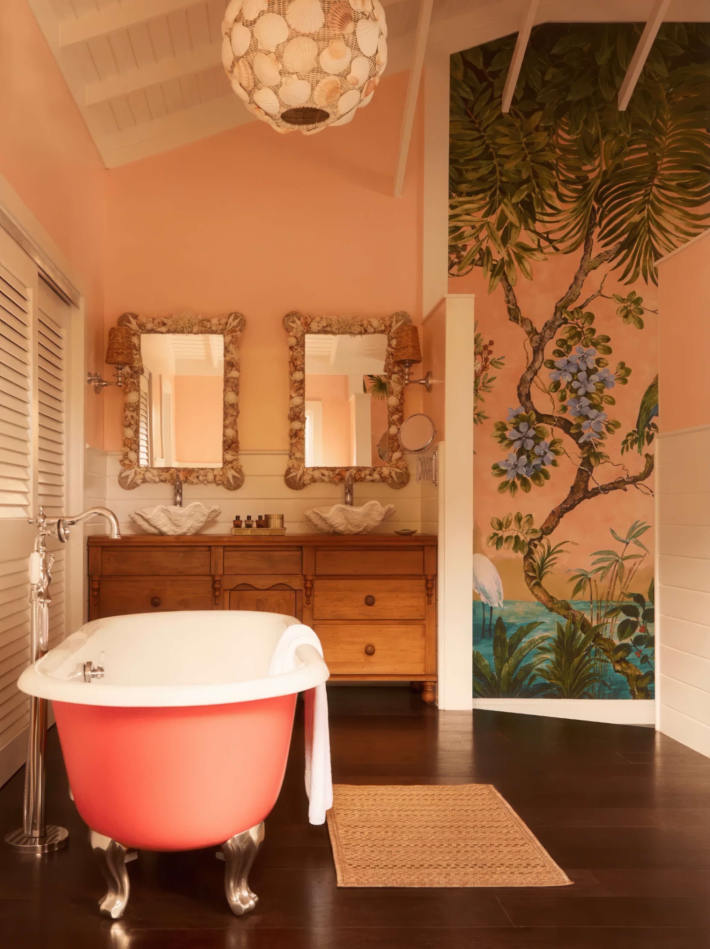 Image of a Sea Cottage Bathroom, image courtesy of Coral Sands Inn & Cottages
