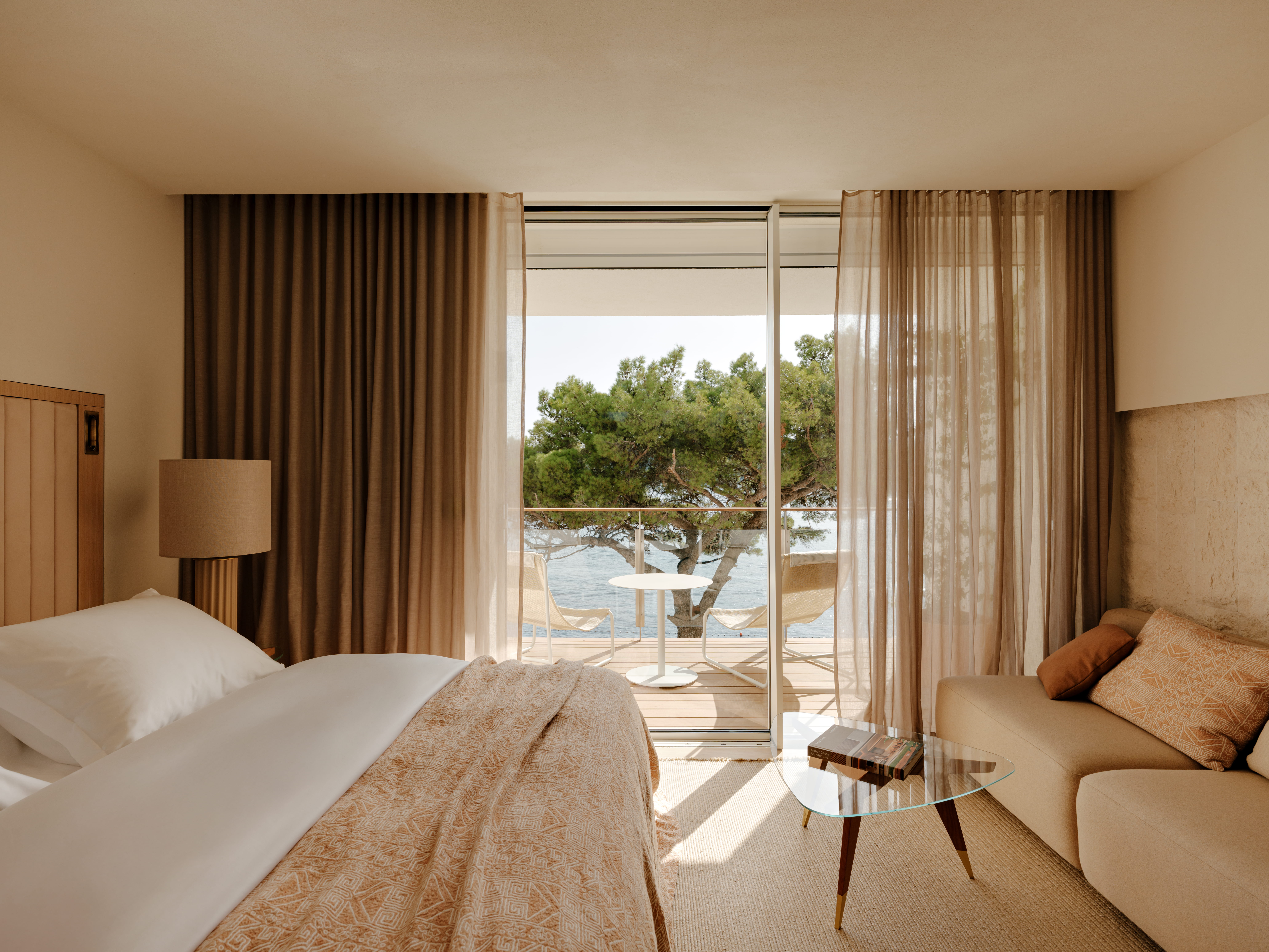 Image of Suite Interior by Studio Arthur Casas, image courtesy of Fran Parente
