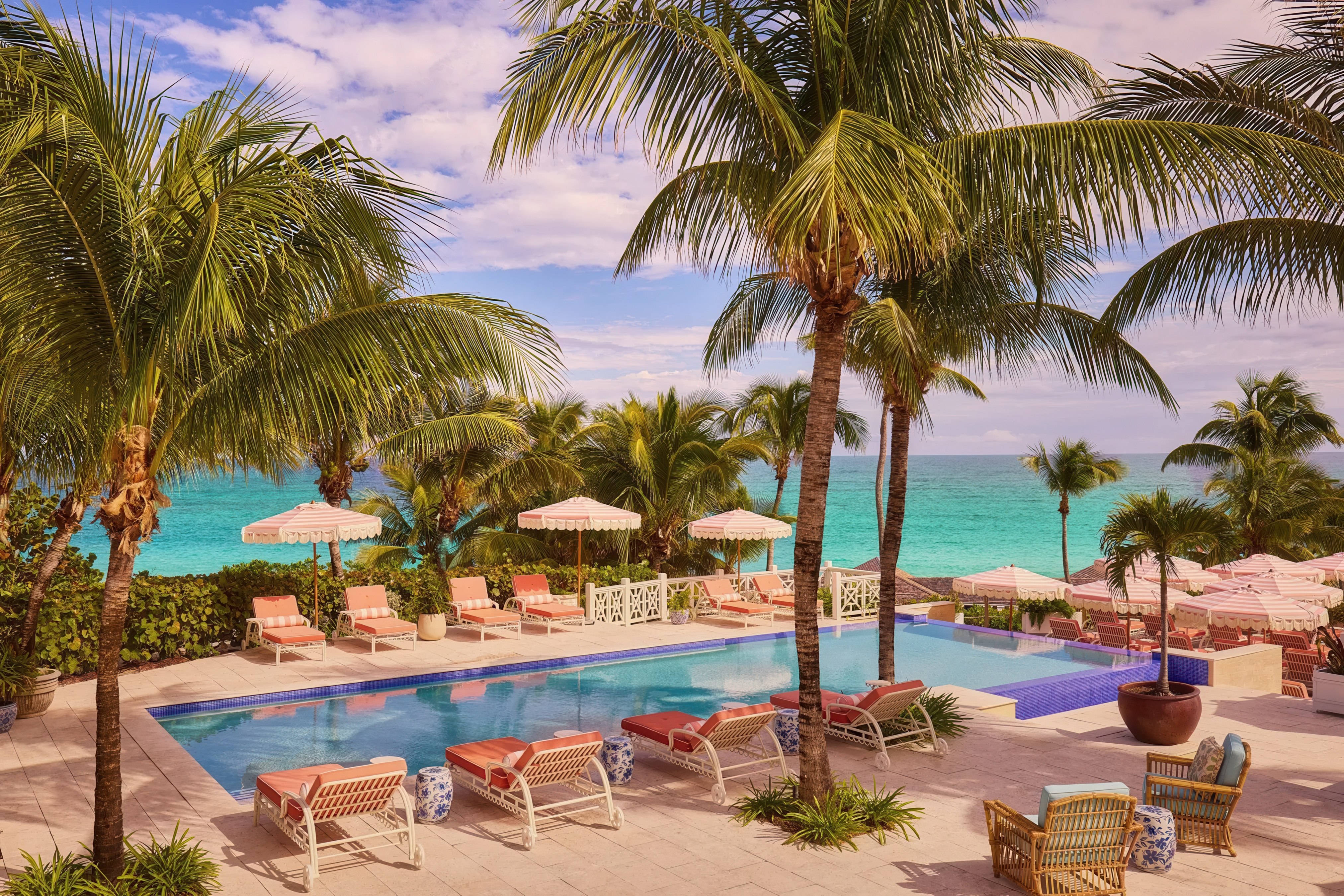 Image of the Pool Overview, image courtesy of Coral Sands Inn & Cottages