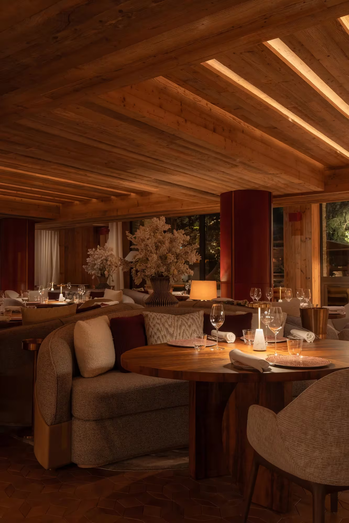 image of dining venue, SALTO, image courtesy of Rosewood Courchevel Le Jardin Alpin