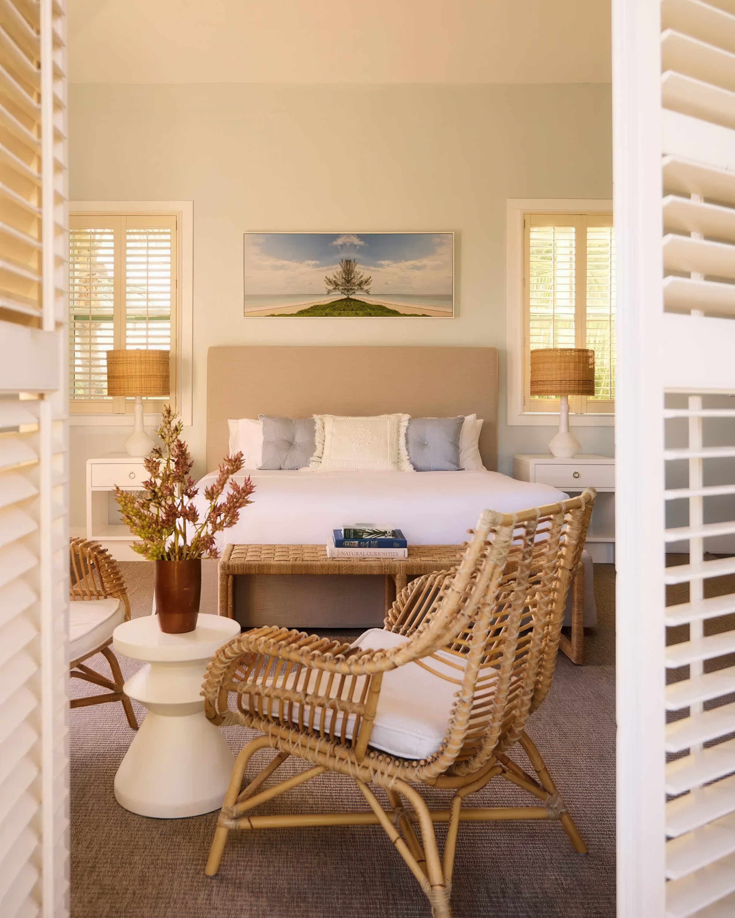 Image of The Inn Bedroom, image courtesy of Coral Sands Inn & Cottages