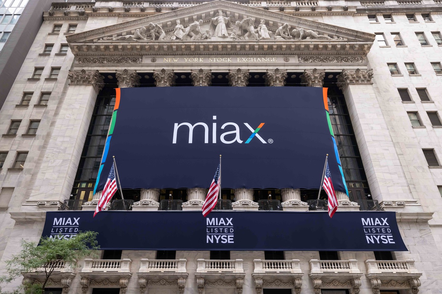Miami officially opens the first national trading floor in its history