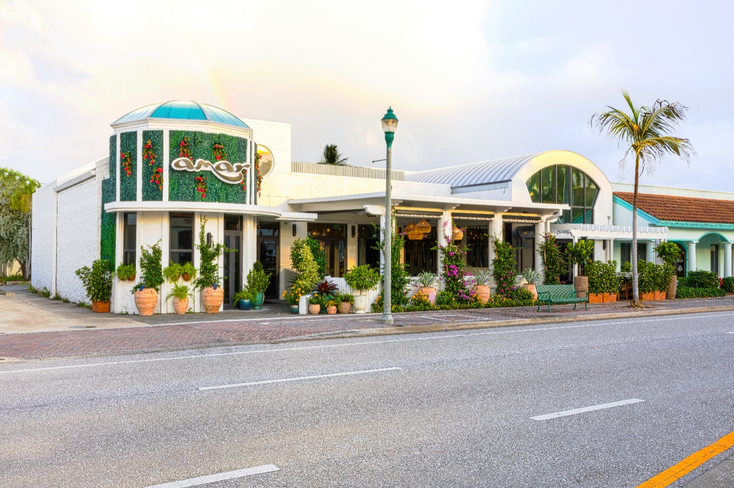 Amar Mediterranean Kitchen & Bar opens new Delray Beach location with bar and brunch